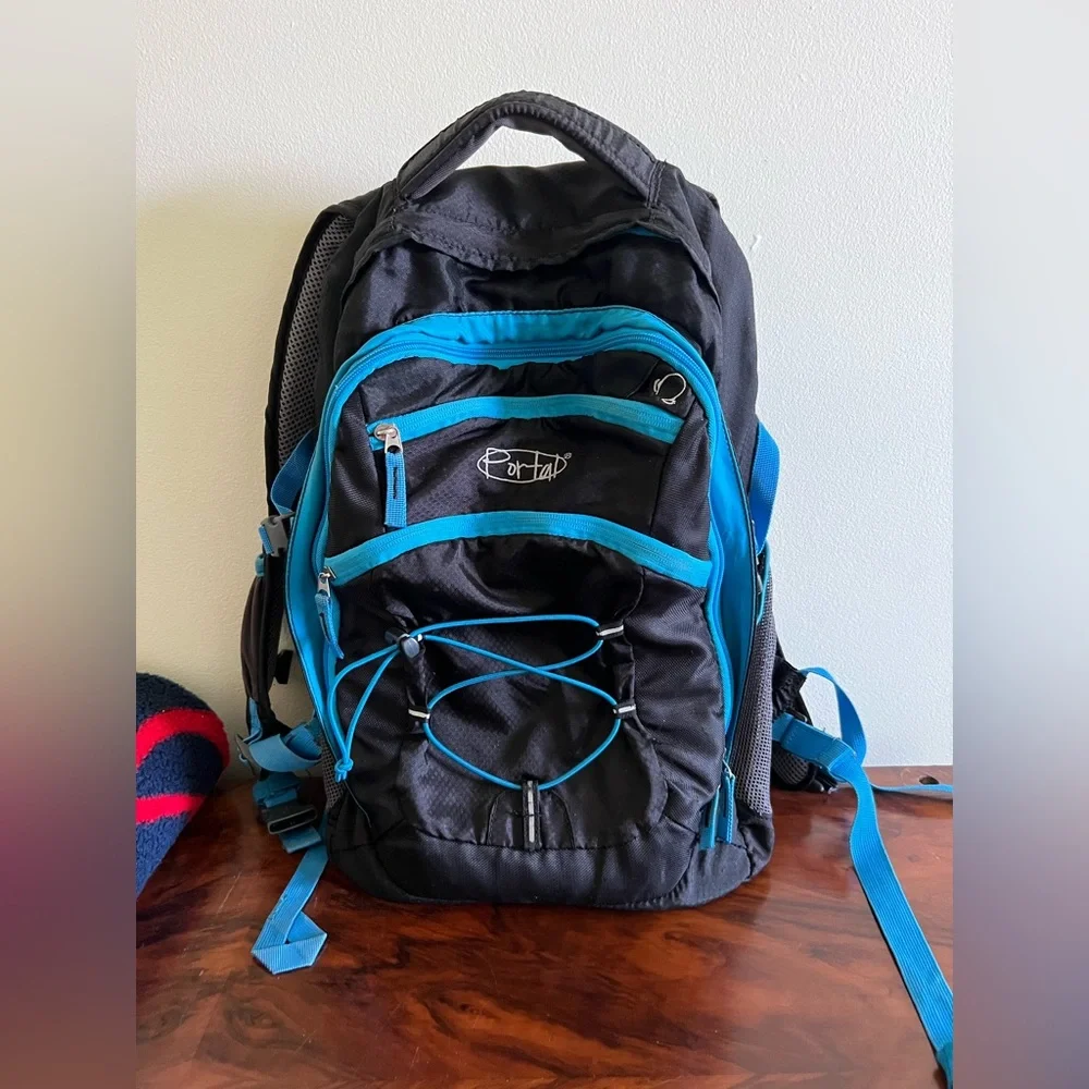 Portal backpack - Picture 2 of 4